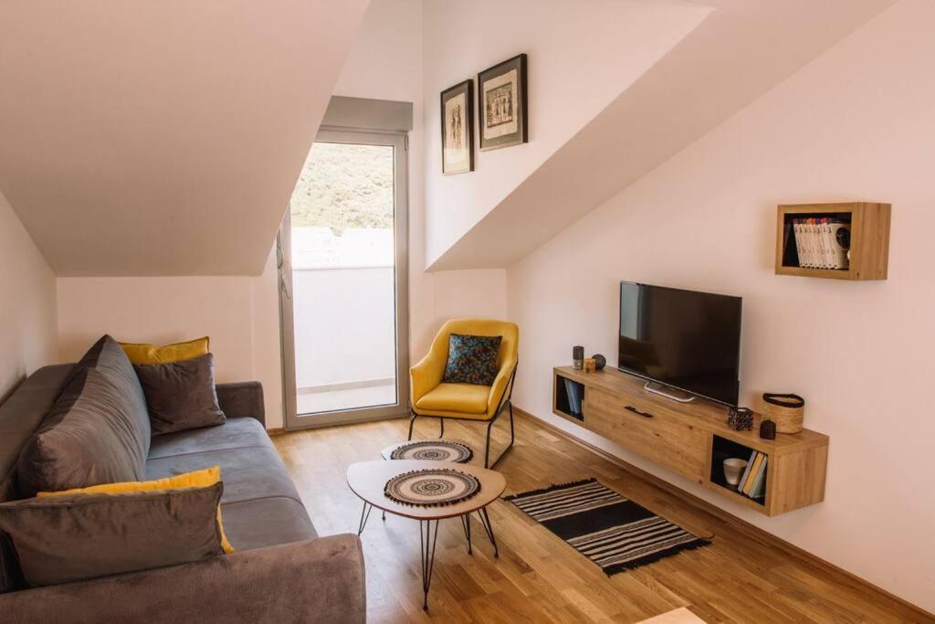 Mt One-bedroom Boho Apartment, Daire Budva